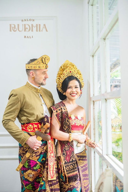 foto adat Bali semi outdoor