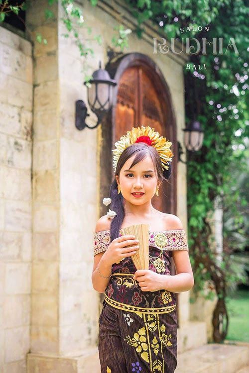 foto adat Bali semi outdoor