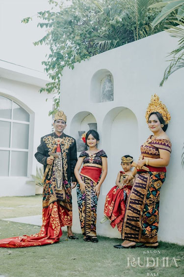 foto adat Bali semi outdoor