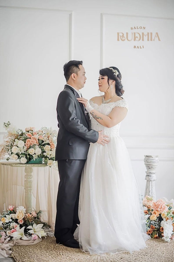 Foto Couple Adat Bali Denpasar | Studio Foto Couple Bali – Rudhia Salon