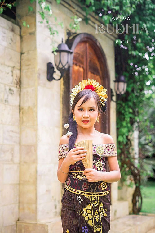 Foto Adat Bali Denpasar – Paket Couple, Family & Anniversary Photoshoot