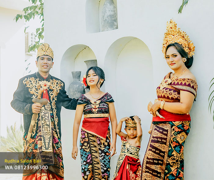 Foto Adat Bali Denpasar – Paket Foto Keluarga, Couple & Wisatawan