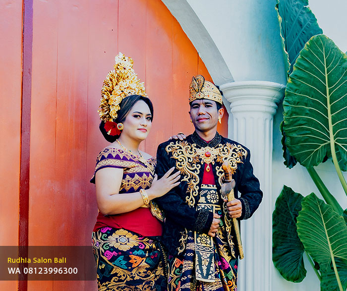Foto Adat Bali Denpasar – Paket Foto Keluarga, Couple & Wisatawan Foto Adat Bali Denpasar – Paket Foto Keluarga, Couple & Wisatawan