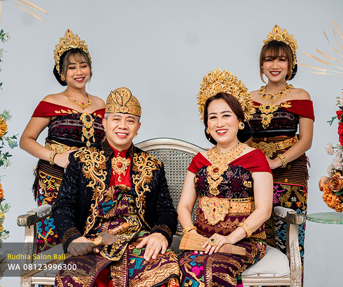 Foto Family Adat Bali Denpasar | Studio Foto Keluarga Bali – Rudhia Salon