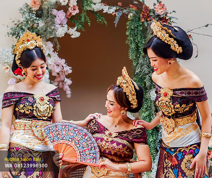 Foto Group Adat Bali Denpasar | Studio Foto Group Bali – Rudhia Salon