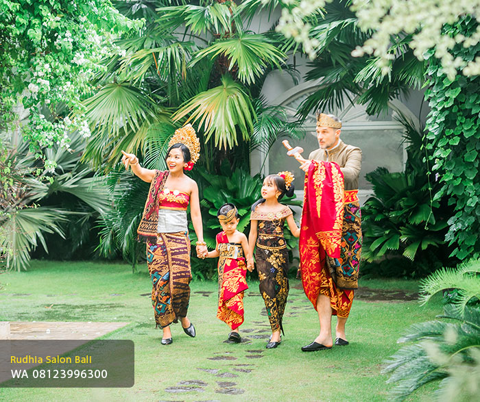Paket Foto Adat Bali Denpasar | Studio Foto Adat Bali – Rudhia Salon