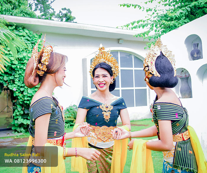Foto Adat Bali Denpasar – Paket Foto Keluarga, Couple & Wisatawan