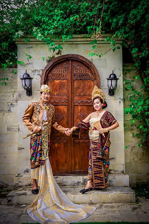 Foto Couple Adat Bali Denpasar | Studio Foto Couple Bali – Rudhia Salon