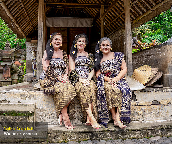 Foto Adat Bali Denpasar – Paket Couple, Family & Anniversary Photoshoot