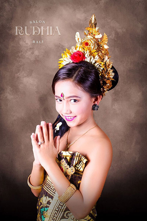 Foto Adat Bali Denpasar – Paket Couple, Family & Anniversary Photoshoot