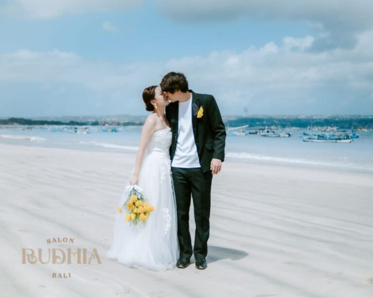 Foto Prewedding Bali – Paket Lengkap Makeup, Gaun & Fotografer