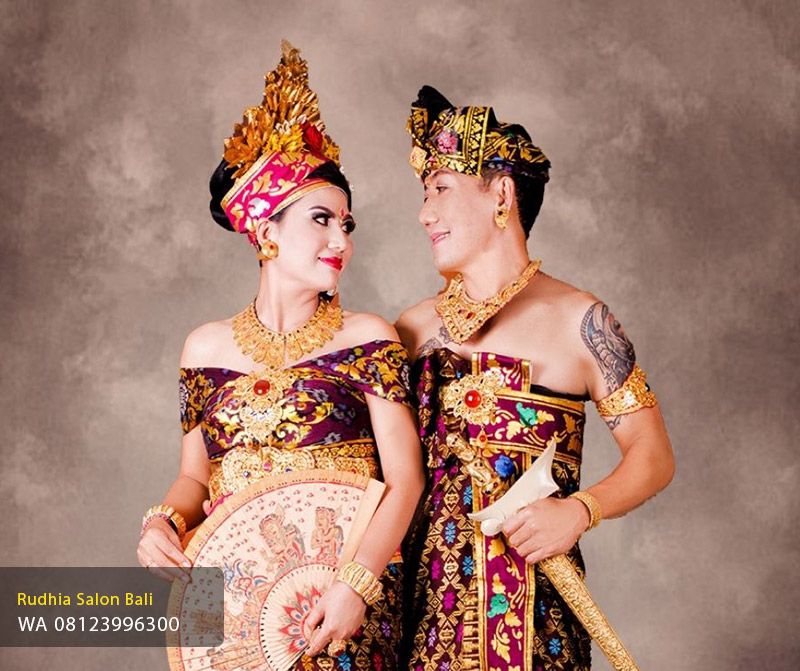 Foto Couple Adat Bali Denpasar | Studio Foto Couple Bali – Rudhia Salon