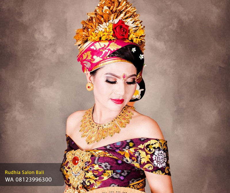 Foto Personal Adat Bali Denpasar | Studio Foto Adat Bali – Rudhia Salon Foto Personal Adat Bali Denpasar | Studio Foto Adat Bali – Rudhia Salon