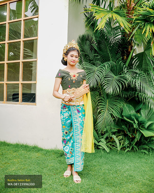 Foto Group Adat Bali Denpasar | Studio Foto Group Bali – Rudhia Salon
