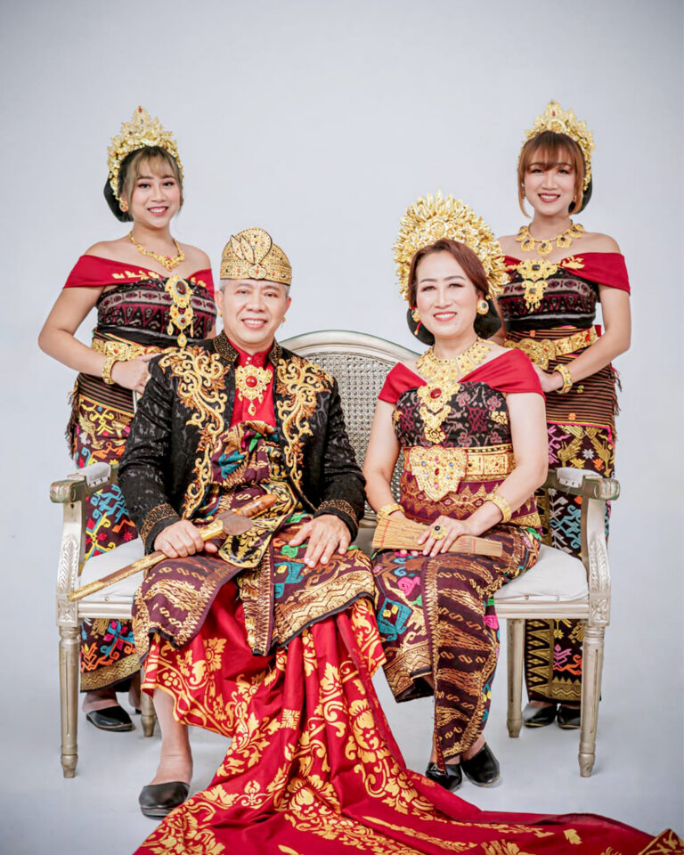 Foto Group Adat Bali Denpasar | Studio Foto Group Bali – Rudhia Salon