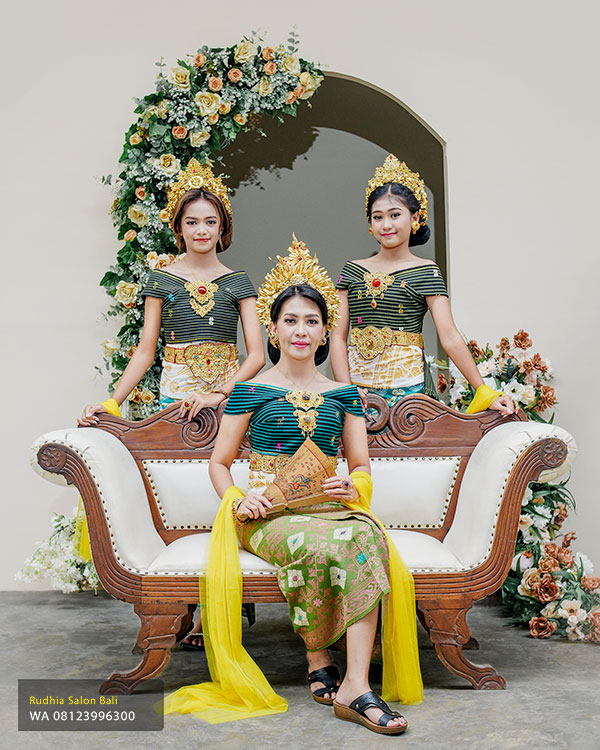 Foto Group Adat Bali Denpasar | Studio Foto Group Bali – Rudhia Salon