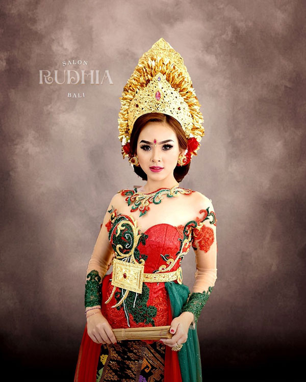 Foto Personal Adat Bali Denpasar | Studio Foto Adat Bali – Rudhia Salon