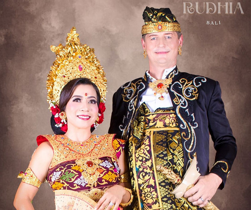 Foto Couple Adat Bali Denpasar | Studio Foto Couple Bali – Rudhia Salon