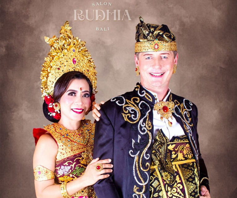 Foto Couple Adat Bali Denpasar | Studio Foto Couple Bali – Rudhia Salon