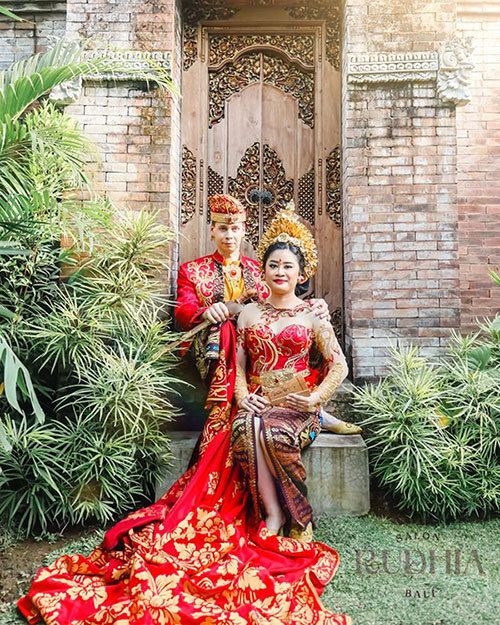 Foto Adat Bali Denpasar – Paket Couple, Family & Anniversary Photoshoot