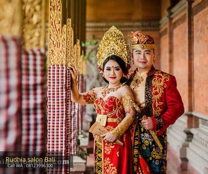 Foto Prewedding Bali – Paket Lengkap Makeup, Gaun & Fotografer