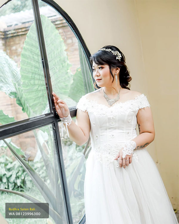 Foto Personal Adat Bali Denpasar | Studio Foto Adat Bali – Rudhia Salon