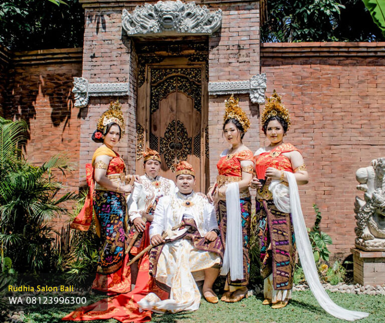 Foto Group Adat Bali Denpasar | Studio Foto Group Bali – Rudhia Salon