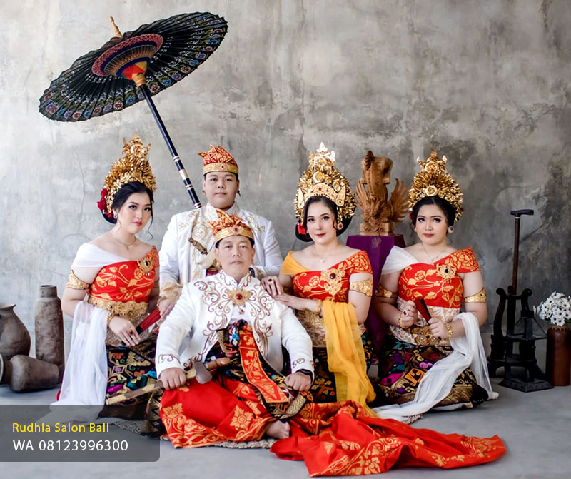 Foto Group Adat Bali Denpasar | Studio Foto Group Bali – Rudhia Salon