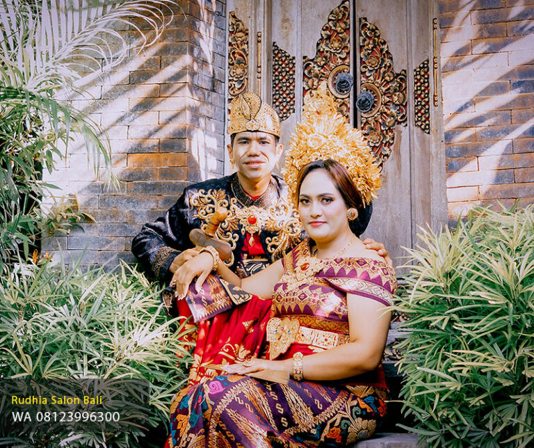 Foto Family Adat Bali Denpasar | Studio Foto Keluarga Bali – Rudhia Salon