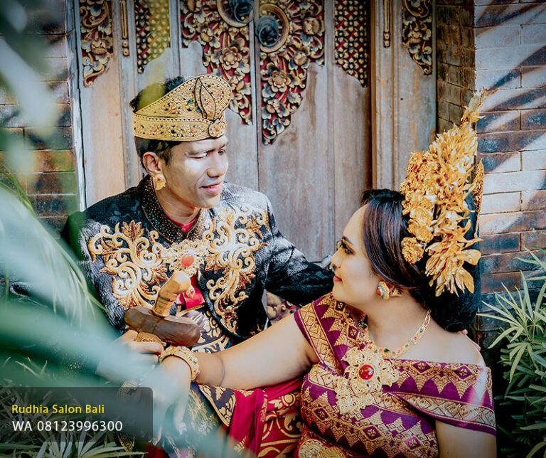 Foto Couple Adat Bali Denpasar | Studio Foto Couple Bali – Rudhia Salon