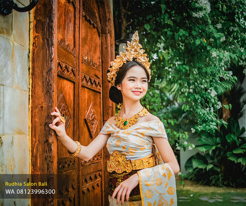Foto Personal Adat Bali Denpasar | Studio Foto Adat Bali – Rudhia Salon Foto Personal Adat Bali Denpasar | Studio Foto Adat Bali – Rudhia Salon