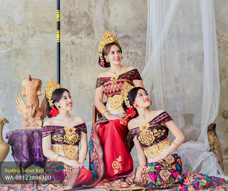 Foto Group Adat Bali Denpasar | Studio Foto Group Bali – Rudhia Salon