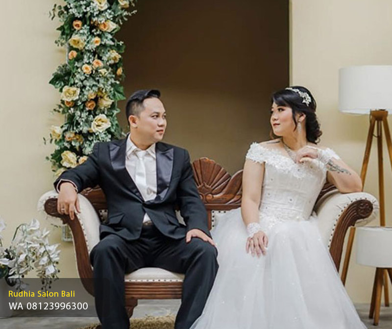 Foto Couple Adat Bali Denpasar | Studio Foto Couple Bali – Rudhia Salon