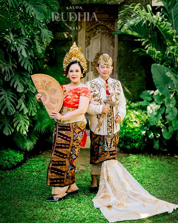 Foto Adat Bali Denpasar – Paket Couple, Family & Anniversary Photoshoot
