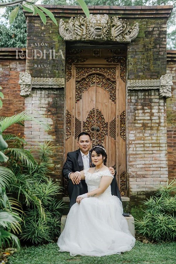 Foto Couple Adat Bali Denpasar | Studio Foto Couple Bali – Rudhia Salon